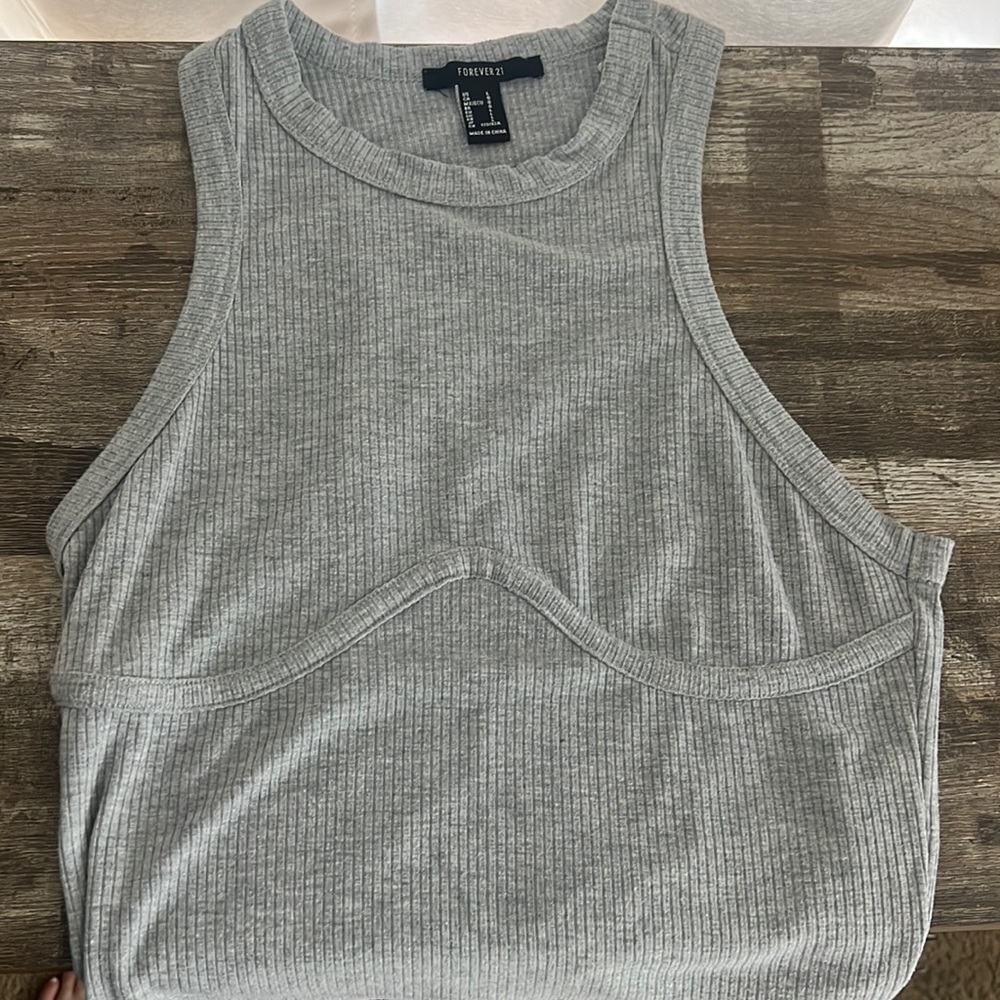 grey tank top
